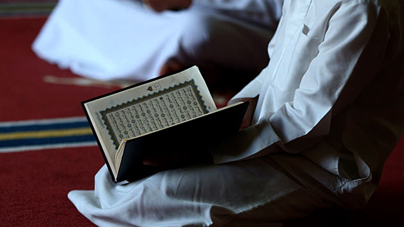 জুমার দিন সূরা কাহফ পড়লে কী হয়? জানুন হাদীসের আলোকে অবাক করা ফজিলত